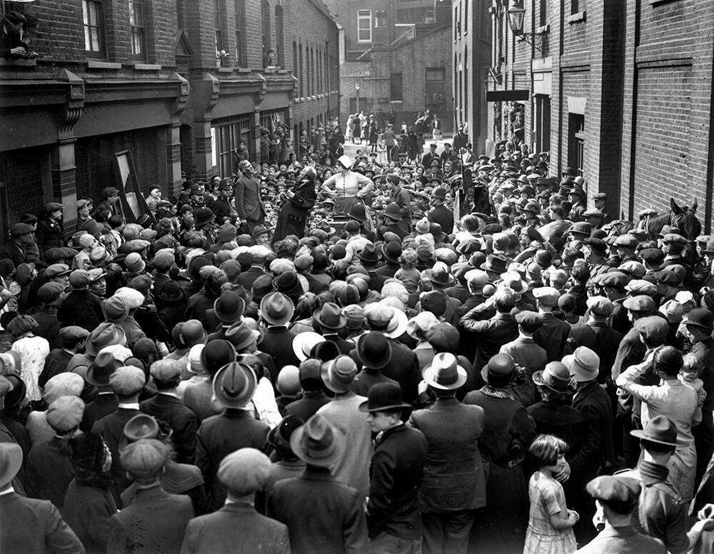 1,960 Oliver Twist Photos & High Res Pictures - Getty Images