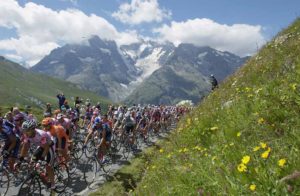 The peloton climbs Col du Galibier